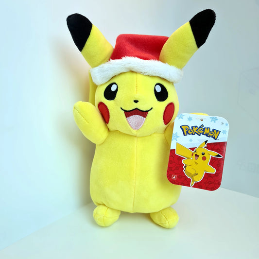 Pokémon – Pikachu mit Weihnachtsmütze Plüschfigur (20 cm) – Holiday Edition