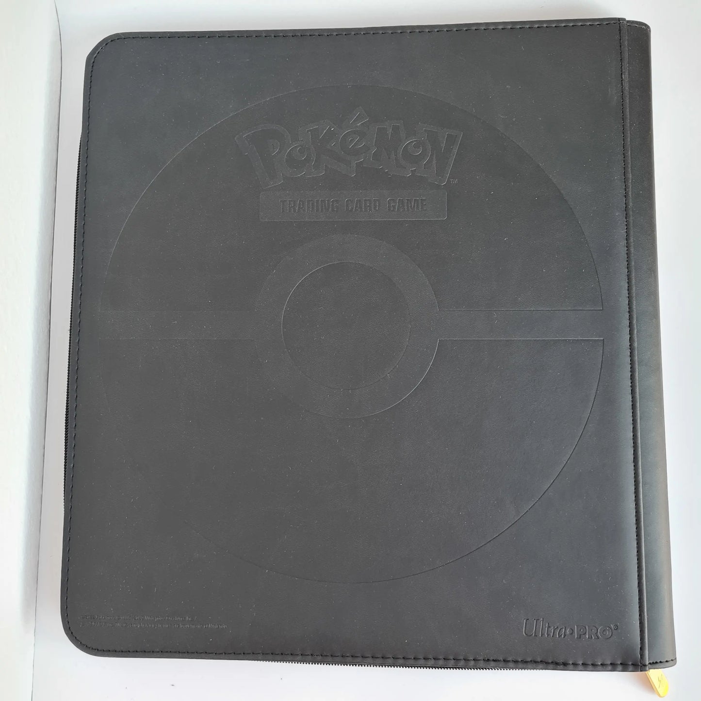 Ultra PRO – Elite Series: Premium Pro-Binder Pikachu - 12 Fächer pro Seite, mit Reißverschluss (480 Karten)