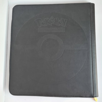 Ultra PRO – Elite Series: Premium Pro-Binder Pikachu - 12 Fächer pro Seite, mit Reißverschluss (480 Karten)