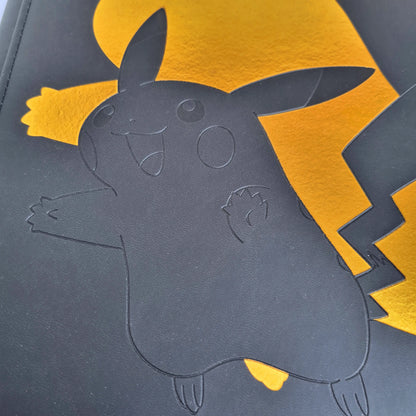 Ultra PRO – Elite Series: Premium Pro-Binder Pikachu - 12 Fächer pro Seite, mit Reißverschluss (480 Karten)